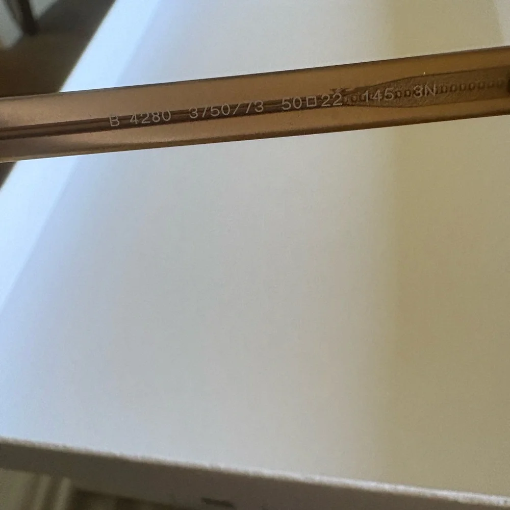 Burberry round frame